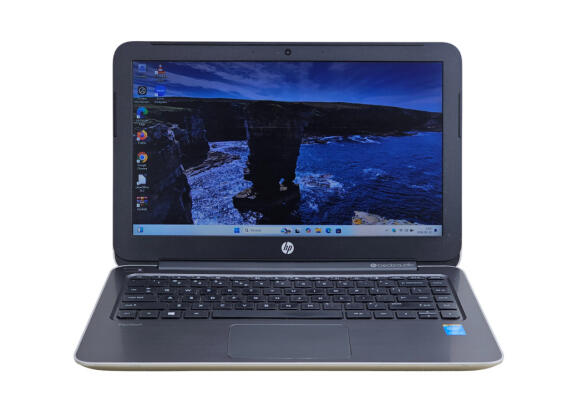 HP Pavilion 13 Laptop /  i3-5010U / 4GB RAM / 128GB SSD