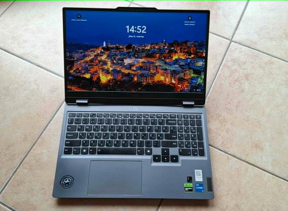 Lenovo LOQ15IRX9