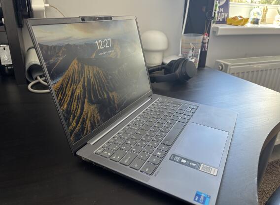 Lenovo IdeaPad Slim 5 14IRH10 – i7 / 32GB RAM / 512GB SSD / GARANCIA
