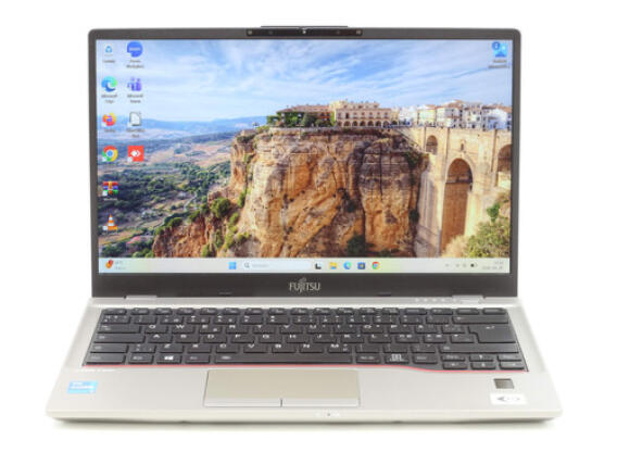 Fujitsu Lifebook U7411 felújított laptop i5-1135G7 16GB RAM 256SSD 14" FHD WIN11