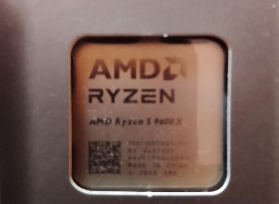 Kiváló állapotú ryzen 5 9600x
