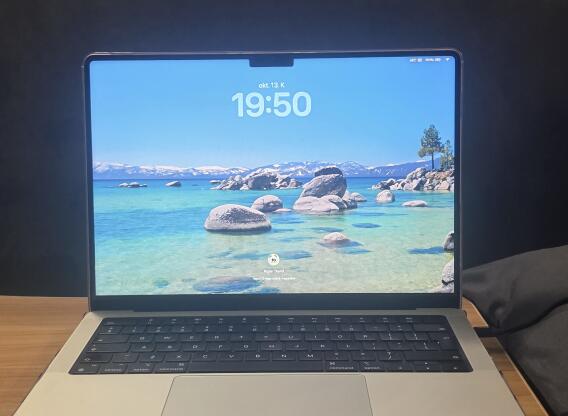 Macbook Pro M2 2023 karcmentes  állapot