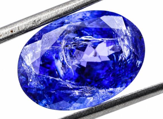 Múzeumi Méretű Természetes Tanzanit 7.18 ct (IGI)